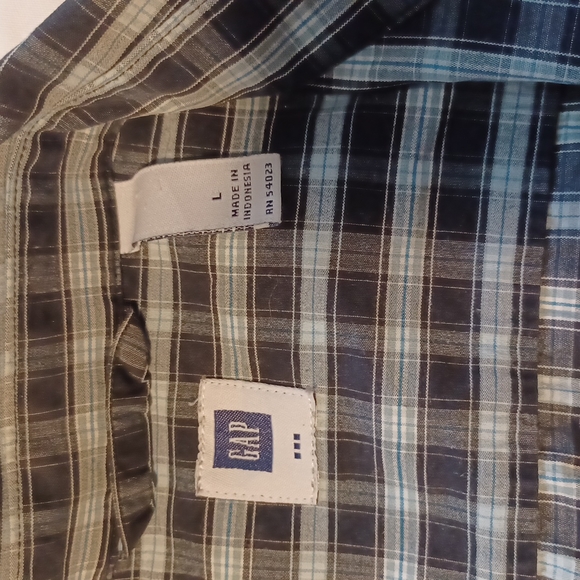 Men's Short Sleeve Gap Button Down Shirt. Large. Dark Navy Blue Plaid/Check. - Picture 3 of 8